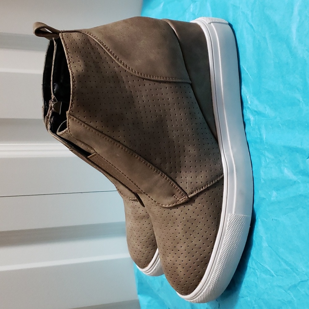 Slip on Wedge Heel Platform High Top Zip-up Sneakers Sz 6 Tan NWOT